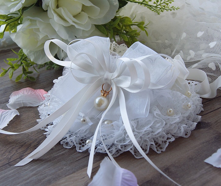 White lace and Ribbon Pet Cat Dog Wedding Collar Neckwear | Pet accessory collar for wedding