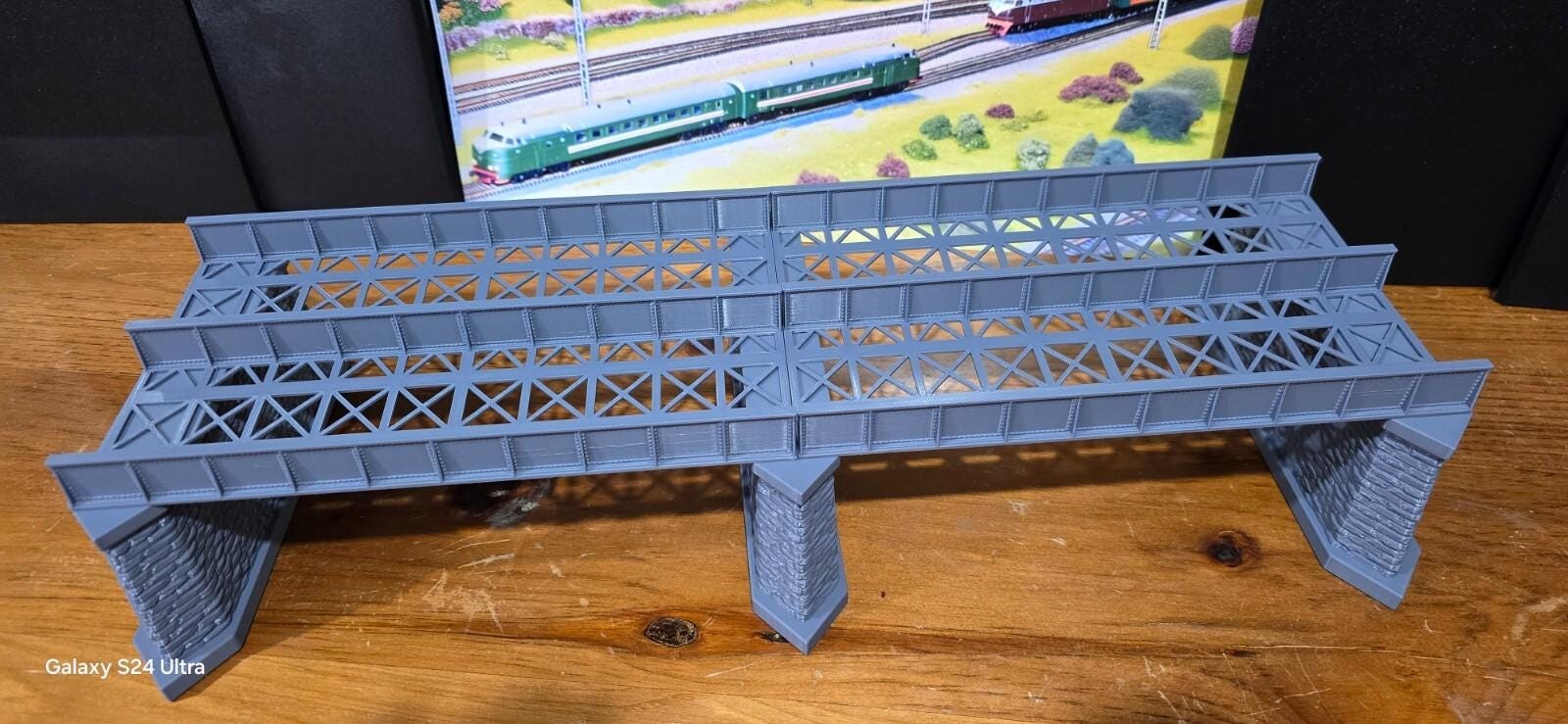 OO Gauge Double Track Iron Girder Bridge Model Railway Train Layout 1:76 Scale
