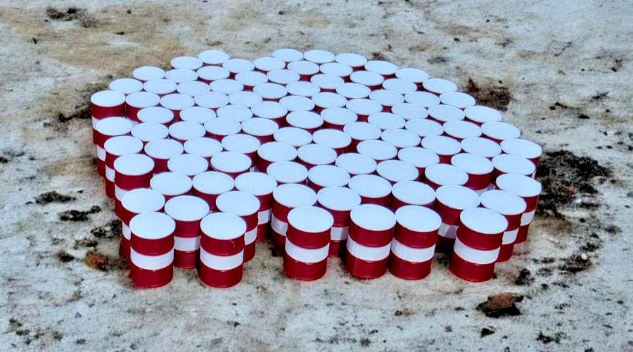 Oil Drum Barrels  OO Gauge  1:76 Scale Pack of 50 Dark Red & White Esso Style