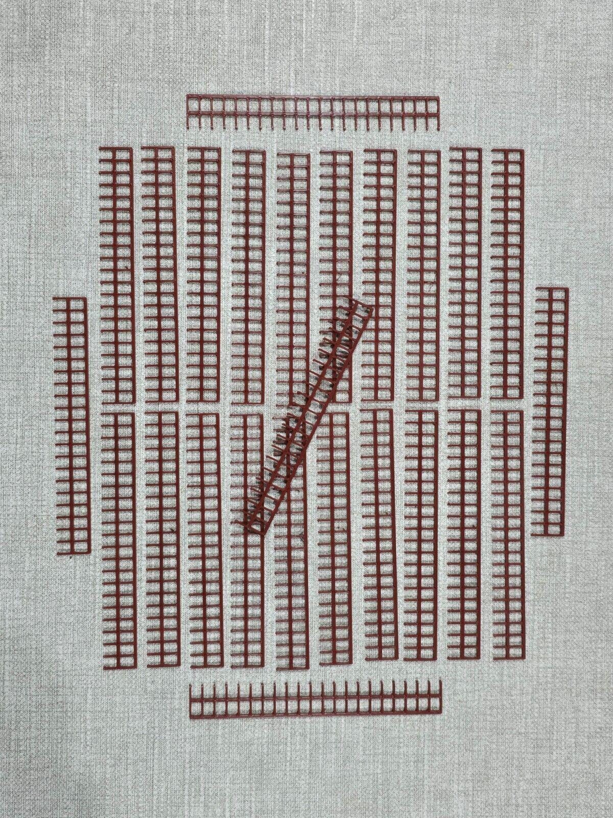 Fencing Railings OO HO Gauge New 25 Pack Red Oxide 1:76 Scale Models Railway