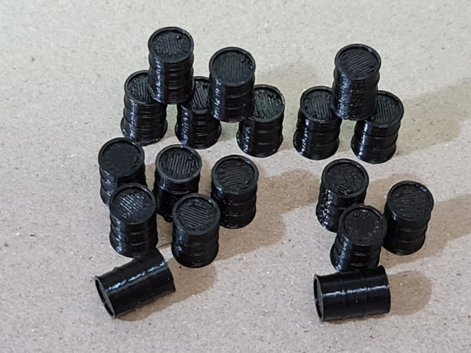 Oil Drum Barrels OO HO Gauge New Black 1:76 Scale Models Train Railway 18 Pack