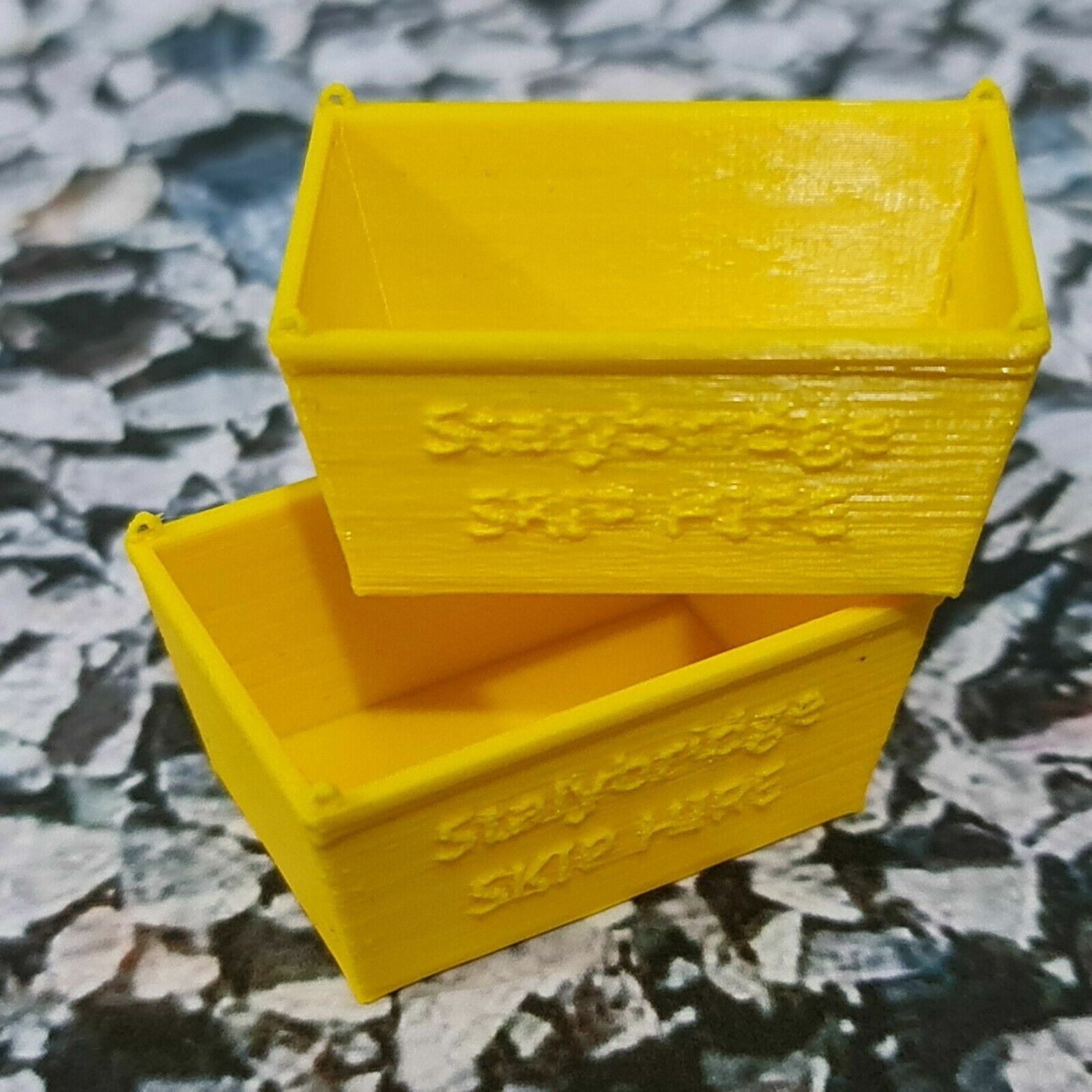 Pack of 2 Skips, OO/HO Gauge 1:76 Model Railway Scenery