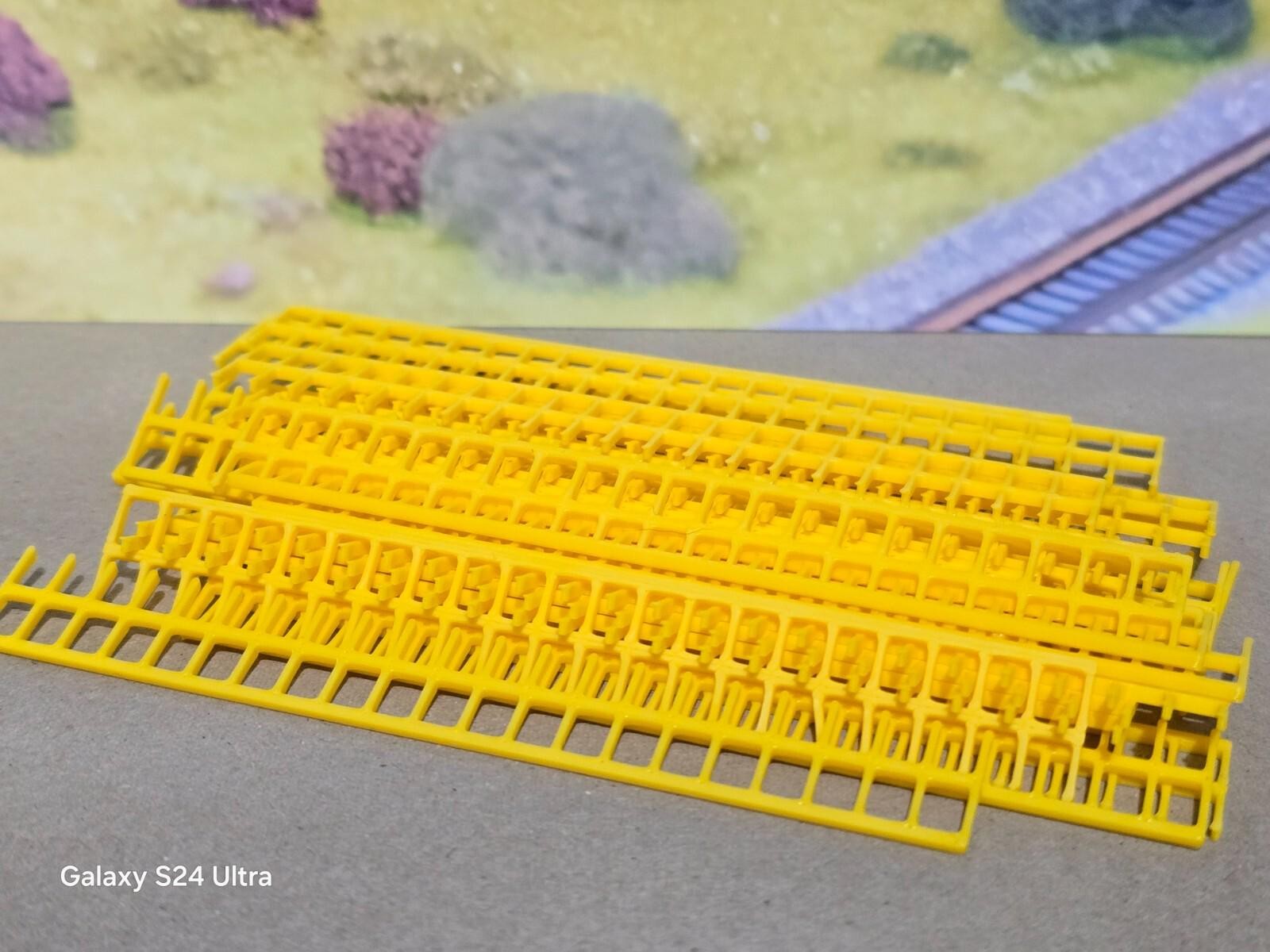 Fencing Railings OO HO Gauge New 50 Pack Yellow  1:76 Scale Models Train Railway