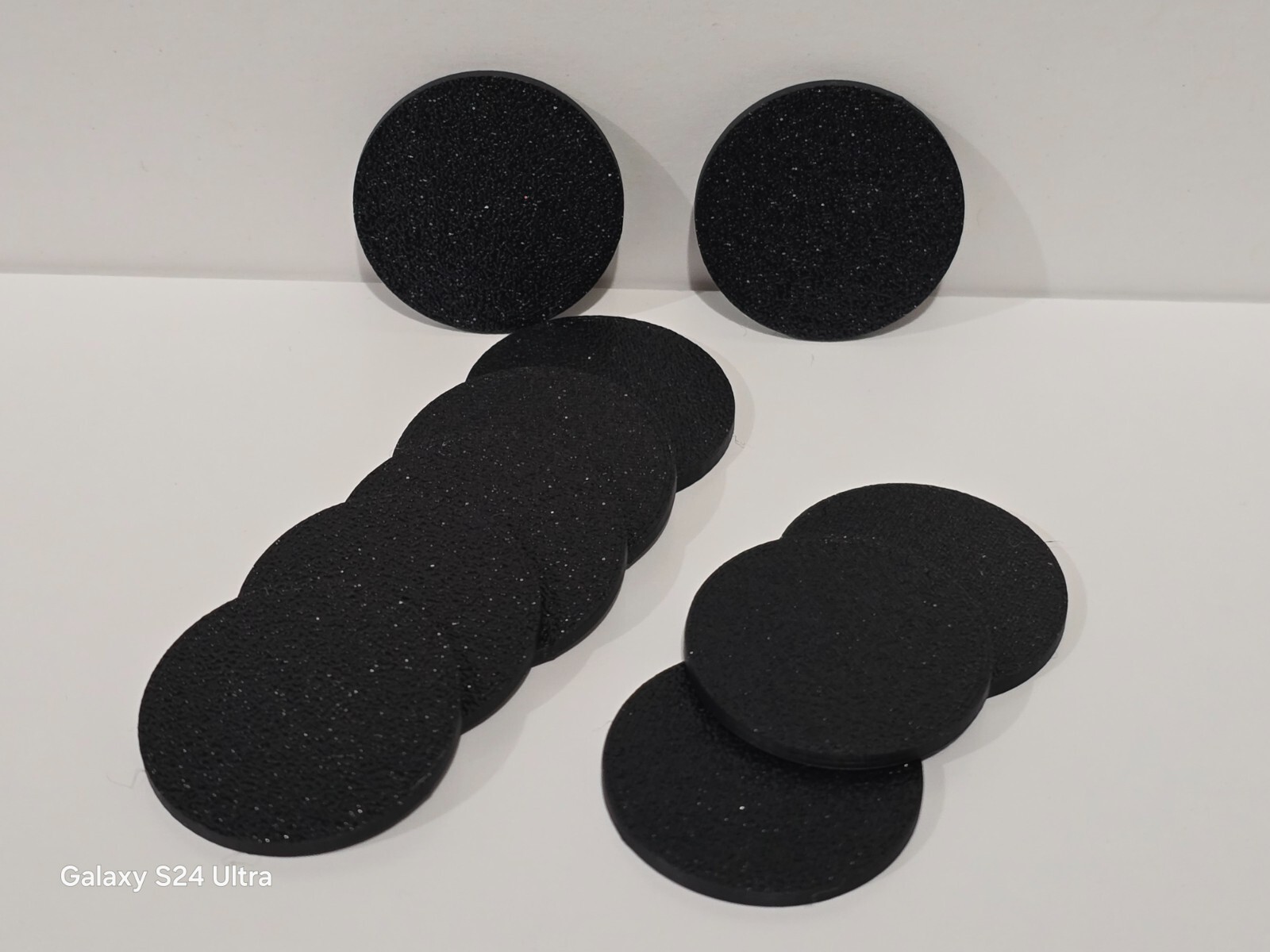 10pcs 40mm Round Small Miniature Model Bases 2mm Deep Thick Circular Base, Black