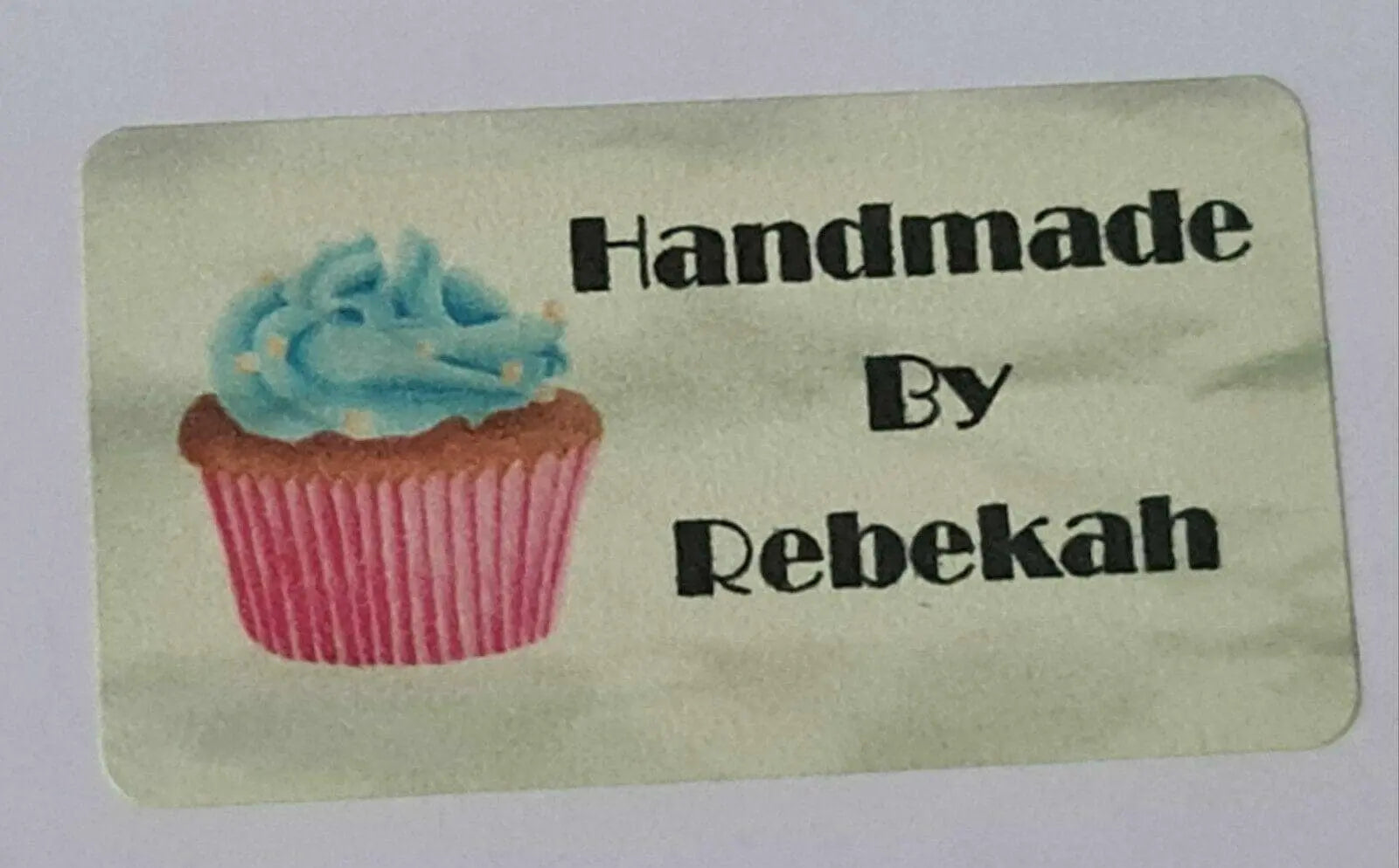 325 x Hand Made by Craft Labels Cupcake on Pale Yellow Matte Labels Stickers LQ3