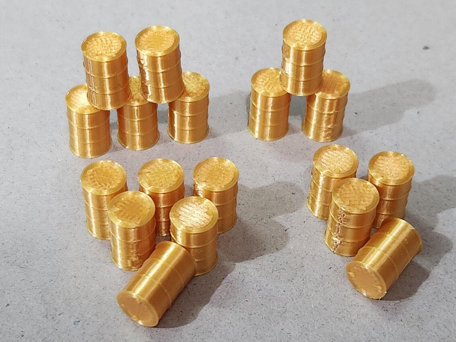 New Gold Oil Drum Barrels OO Gauge 1:76 Scale Models Train Railway 18 Pack