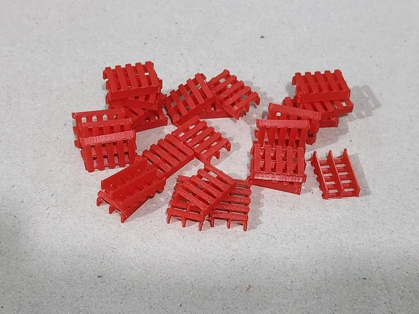 Red LPR PRO80 La Palette Rouge Pallets Pack 25 OO Gauge 1:76 Scale Model Railway