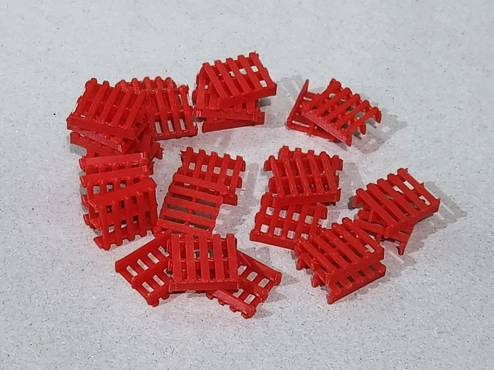 UK Red LPR La Palette Rouge Pallets Pack of 25 OO Gauge 1:76 Scale Model Railway